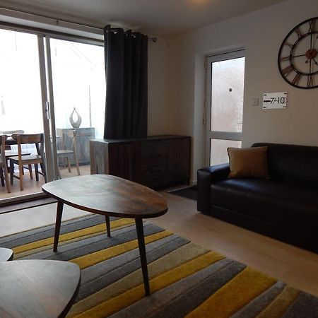 Modern, Well Located En-Suite Rooms With Parking - Orbitat Accommodations CBG Exterior photo