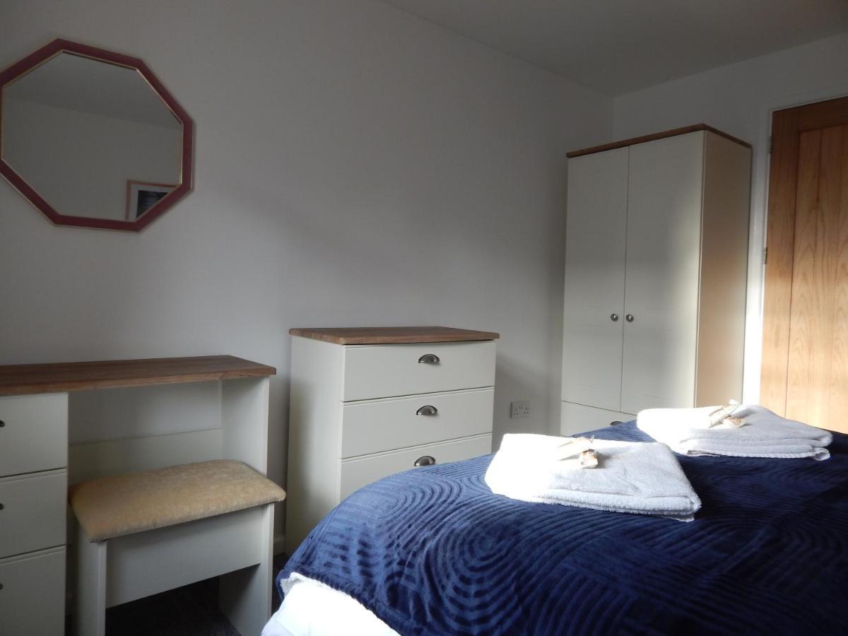 Modern, Well Located En-Suite Rooms With Parking - Orbitat Accommodations CBG Exterior photo
