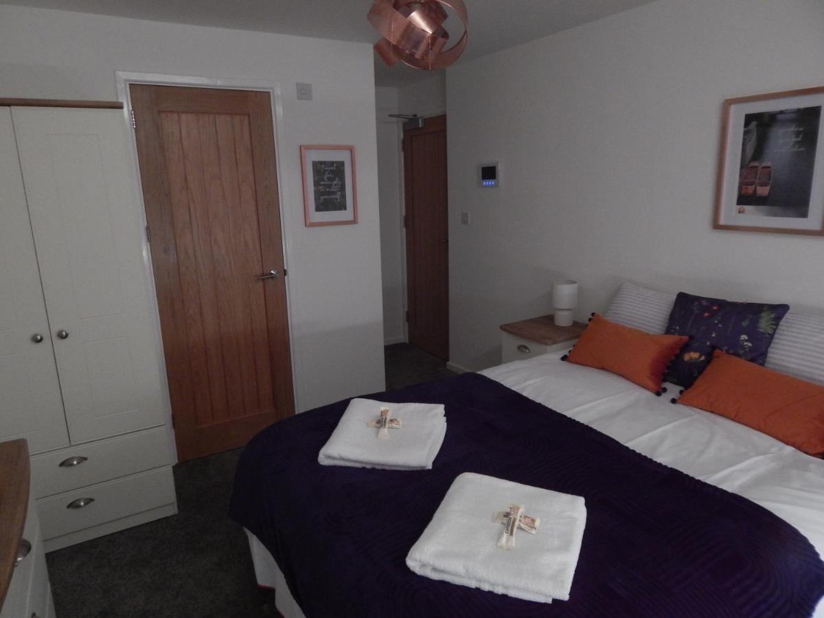 Modern, Well Located En-Suite Rooms With Parking - Orbitat Accommodations CBG Exterior photo