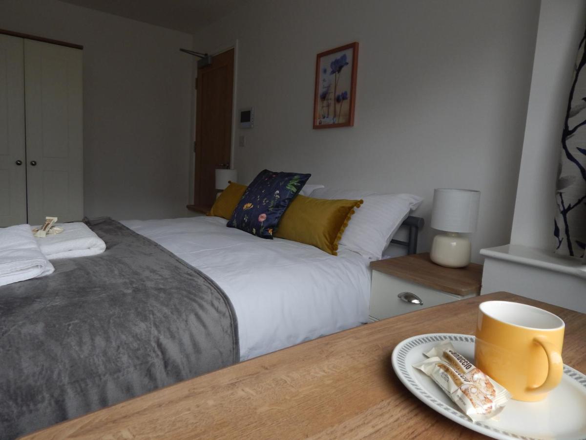 Modern, Well Located En-Suite Rooms With Parking - Orbitat Accommodations CBG Exterior photo