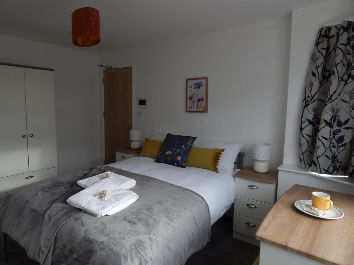 Modern, Well Located En-Suite Rooms With Parking - Orbitat Accommodations CBG Exterior photo