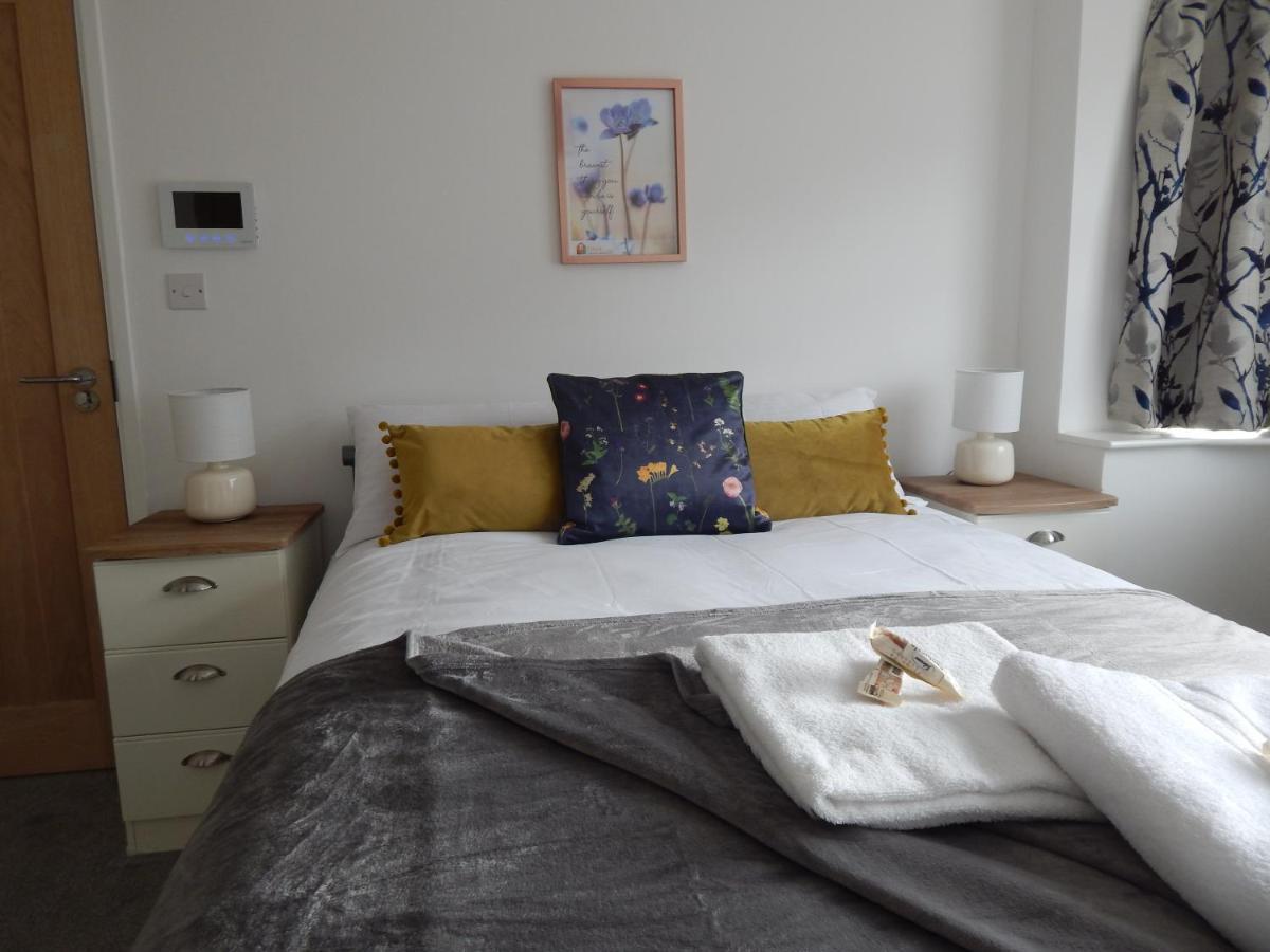 Modern, Well Located En-Suite Rooms With Parking - Orbitat Accommodations CBG Exterior photo