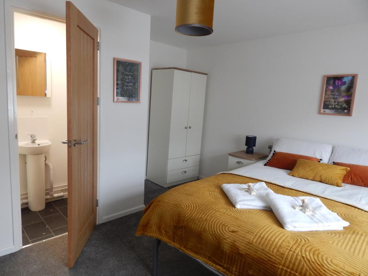 Modern, Well Located En-Suite Rooms With Parking - Orbitat Accommodations CBG Exterior photo