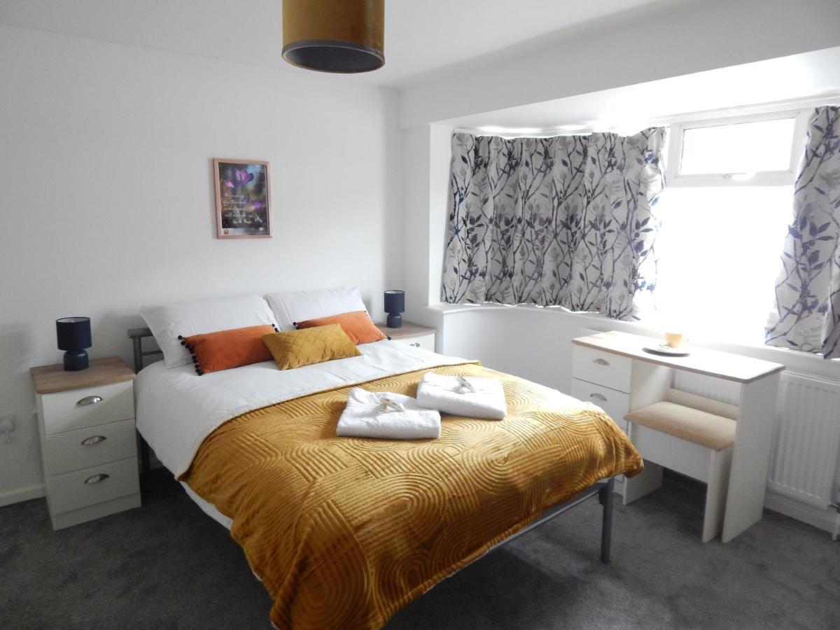 Modern, Well Located En-Suite Rooms With Parking - Orbitat Accommodations CBG Exterior photo