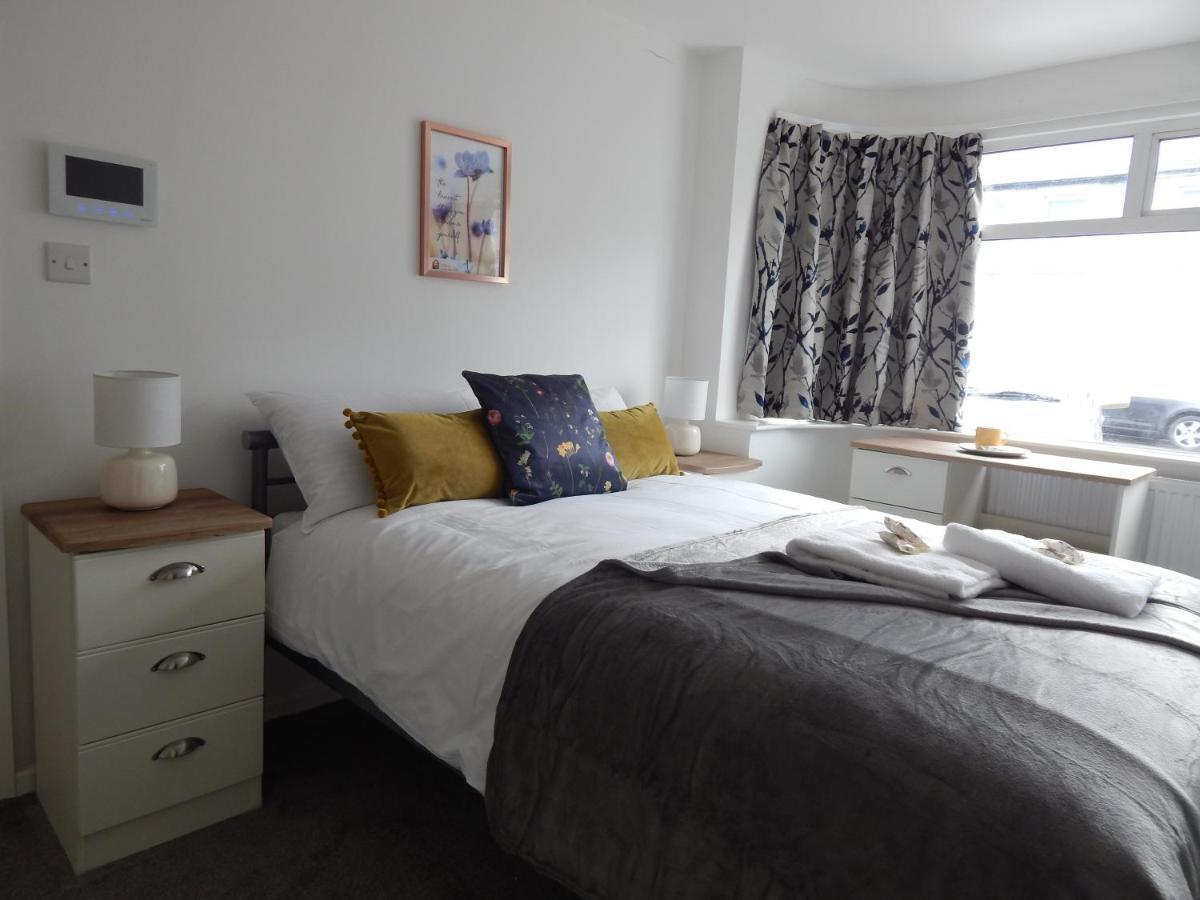 Modern, Well Located En-Suite Rooms With Parking - Orbitat Accommodations CBG Exterior photo