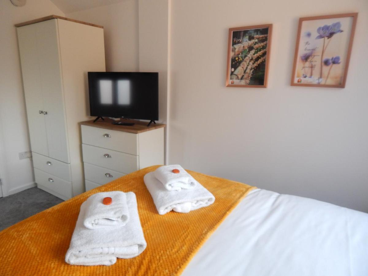 Modern, Well Located En-Suite Rooms With Parking - Orbitat Accommodations CBG Exterior photo