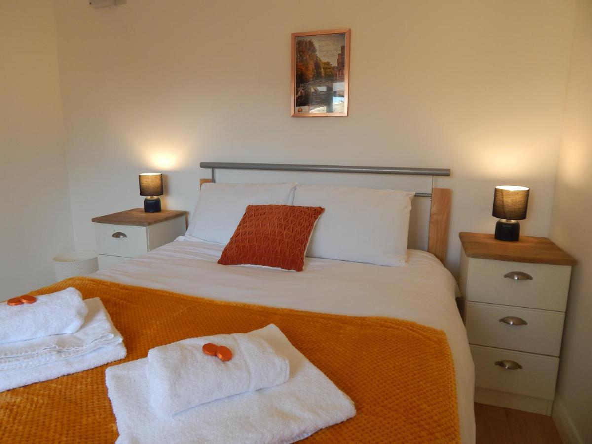 Modern, Well Located En-Suite Rooms With Parking - Orbitat Accommodations CBG Exterior photo