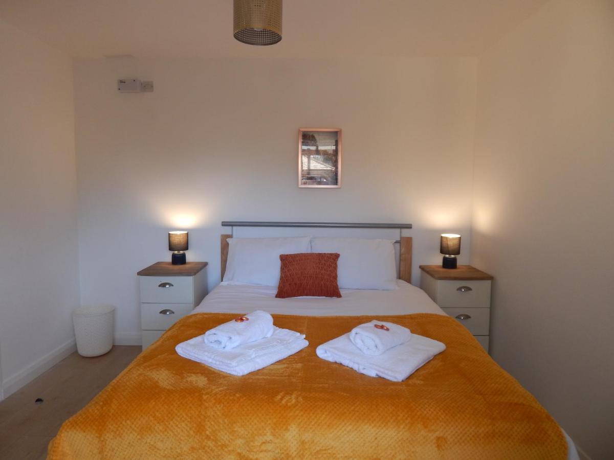 Modern, Well Located En-Suite Rooms With Parking - Orbitat Accommodations CBG Exterior photo