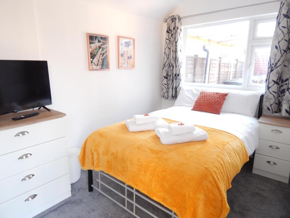 Modern, Well Located En-Suite Rooms With Parking - Orbitat Accommodations CBG Exterior photo