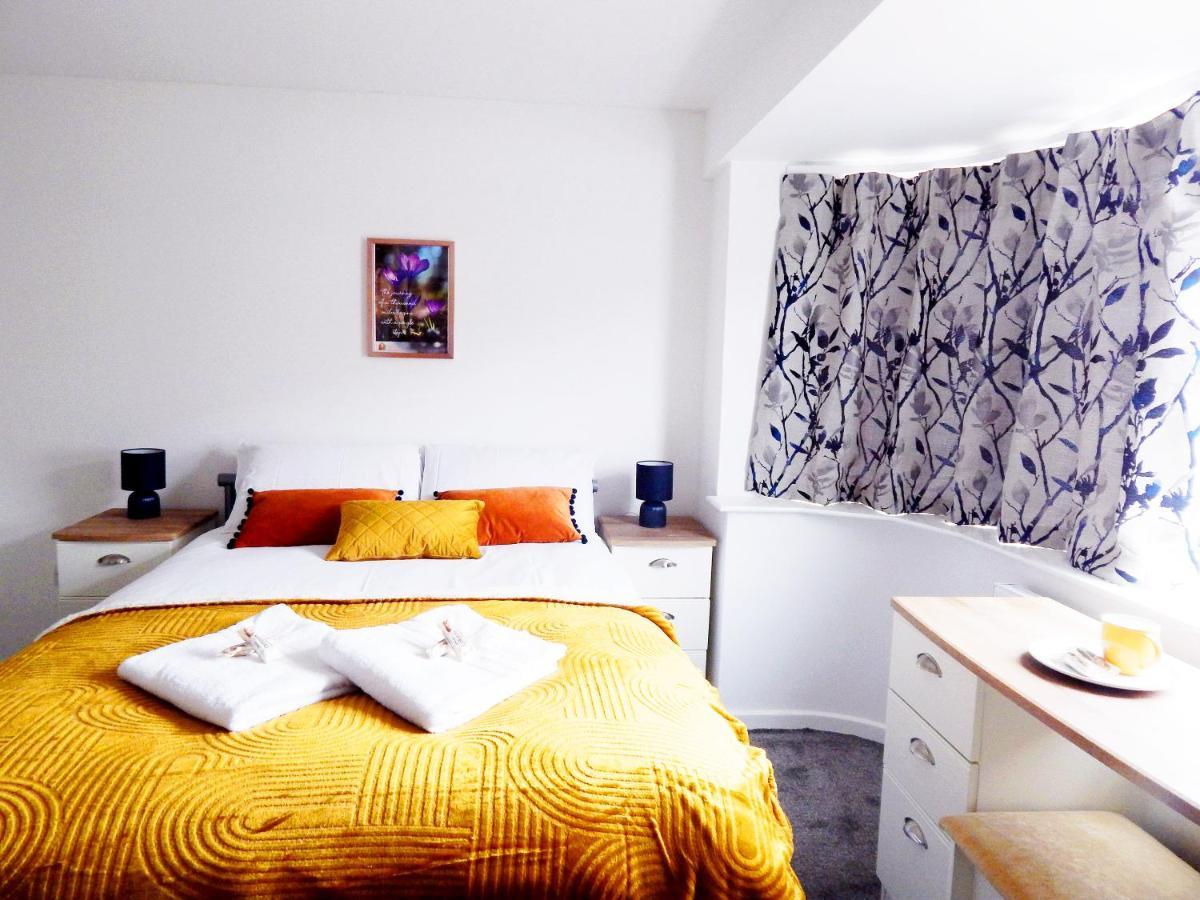 Modern, Well Located En-Suite Rooms With Parking - Orbitat Accommodations CBG Exterior photo