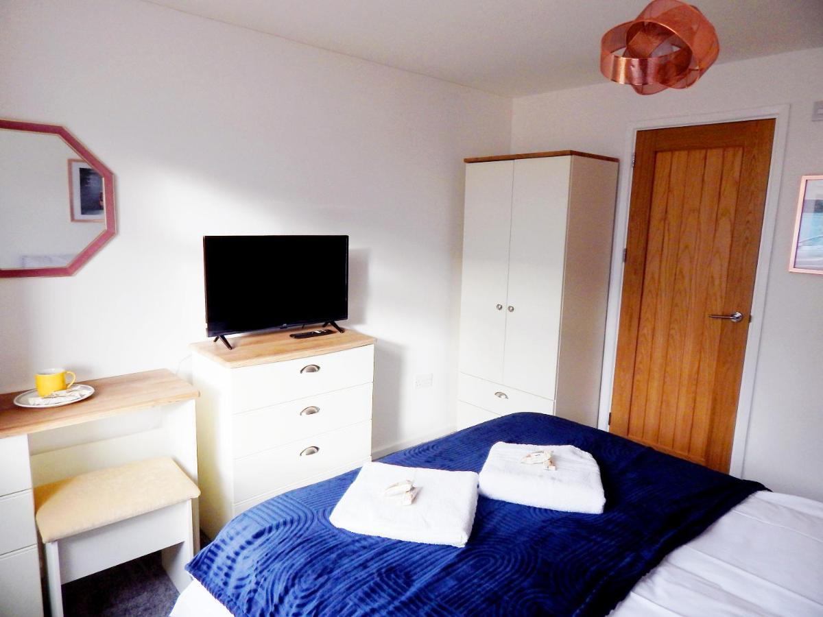 Modern, Well Located En-Suite Rooms With Parking - Orbitat Accommodations CBG Exterior photo