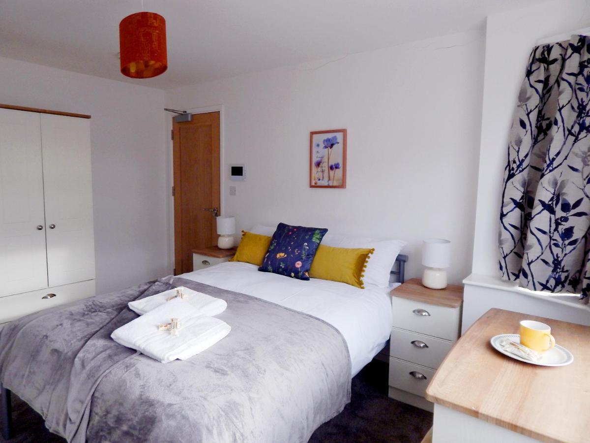 Modern, Well Located En-Suite Rooms With Parking - Orbitat Accommodations CBG Exterior photo