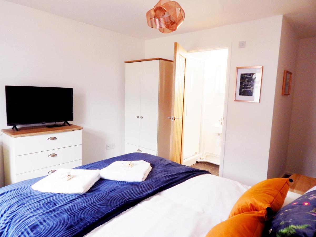 Modern, Well Located En-Suite Rooms With Parking - Orbitat Accommodations CBG Exterior photo