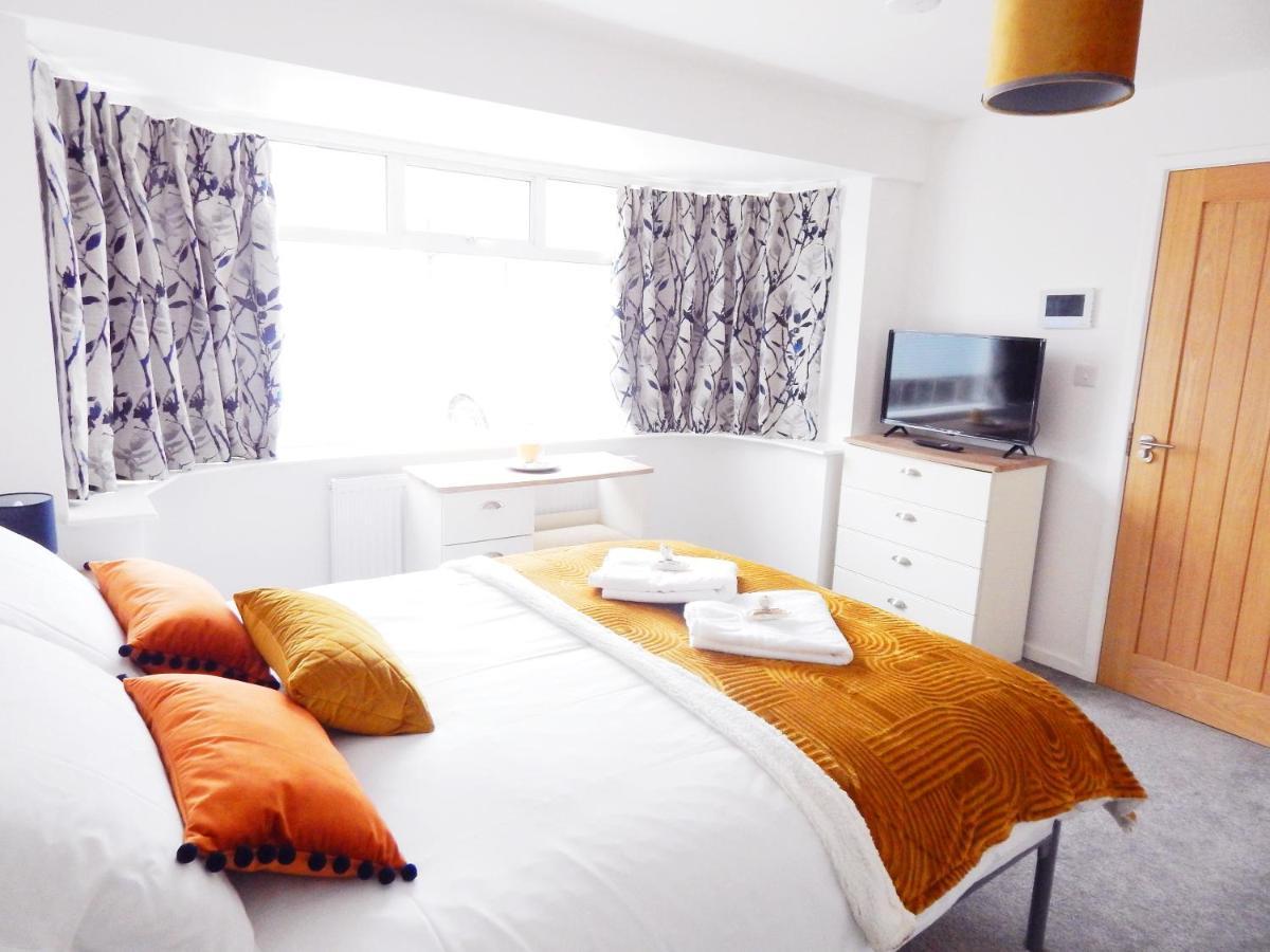 Modern, Well Located En-Suite Rooms With Parking - Orbitat Accommodations CBG Exterior photo