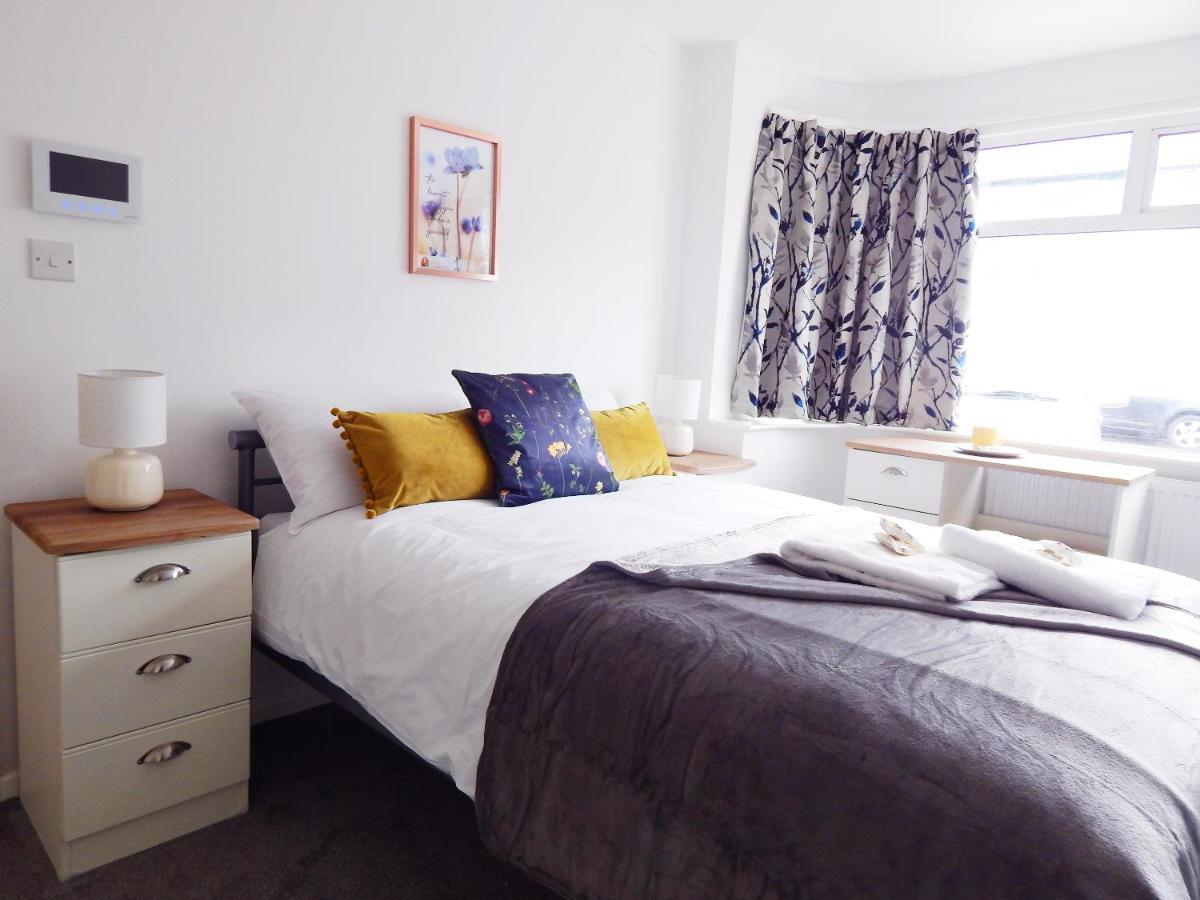 Modern, Well Located En-Suite Rooms With Parking - Orbitat Accommodations CBG Exterior photo