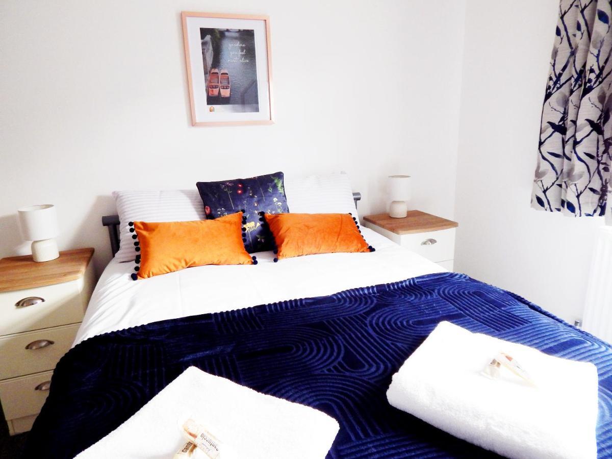Modern, Well Located En-Suite Rooms With Parking - Orbitat Accommodations CBG Exterior photo