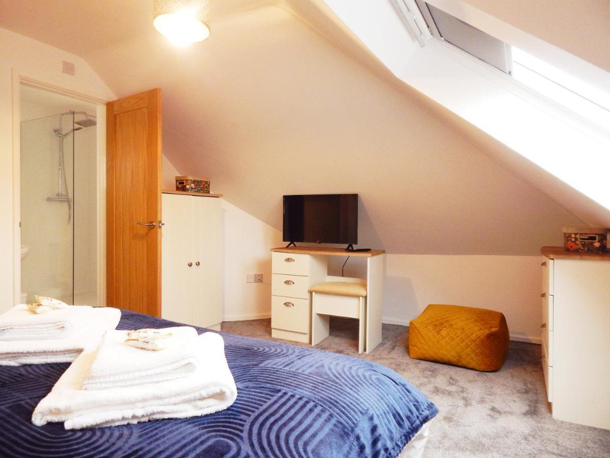 Modern, Well Located En-Suite Rooms With Parking - Orbitat Accommodations CBG Exterior photo