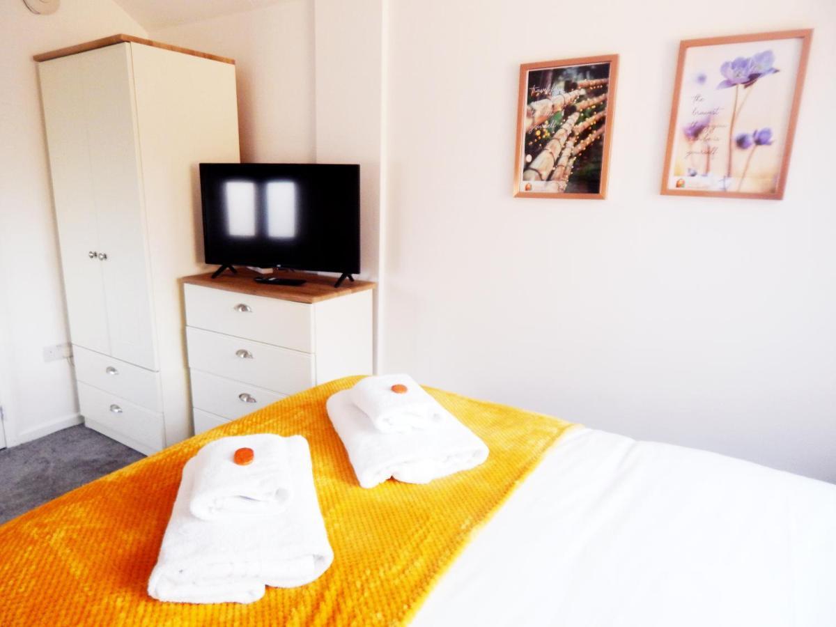 Modern, Well Located En-Suite Rooms With Parking - Orbitat Accommodations CBG Exterior photo