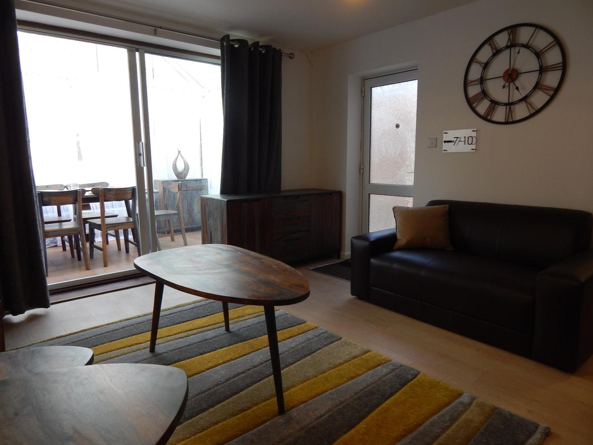 Modern, Well Located En-Suite Rooms With Parking - Orbitat Accommodations CBG Exterior photo